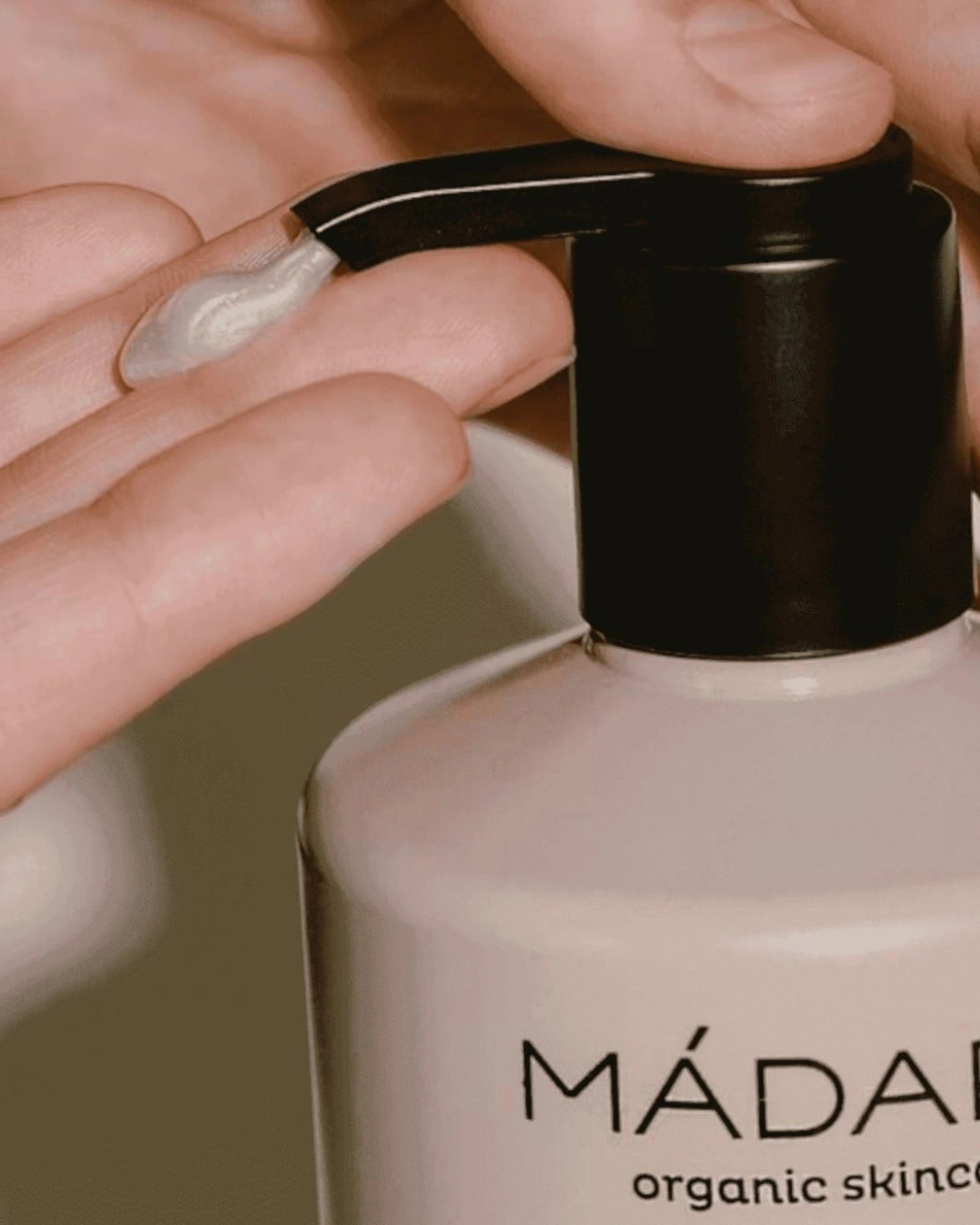 Bitter Honey Moisture Hugasan