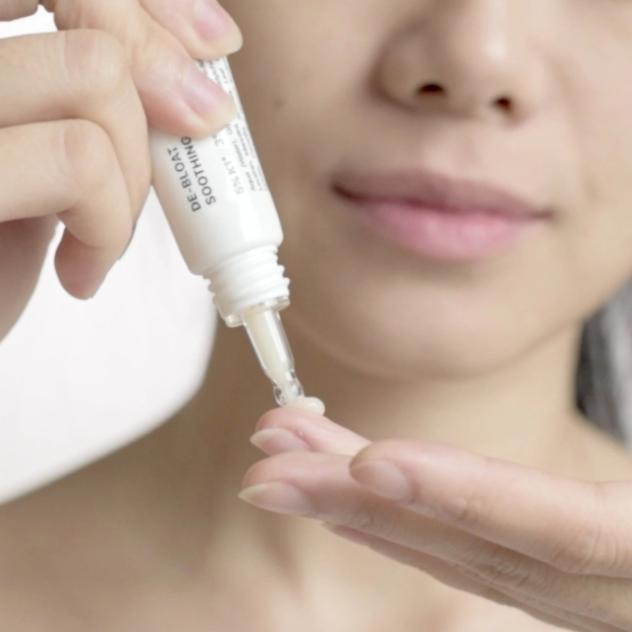 De-Bloat Soothing Eye Serum