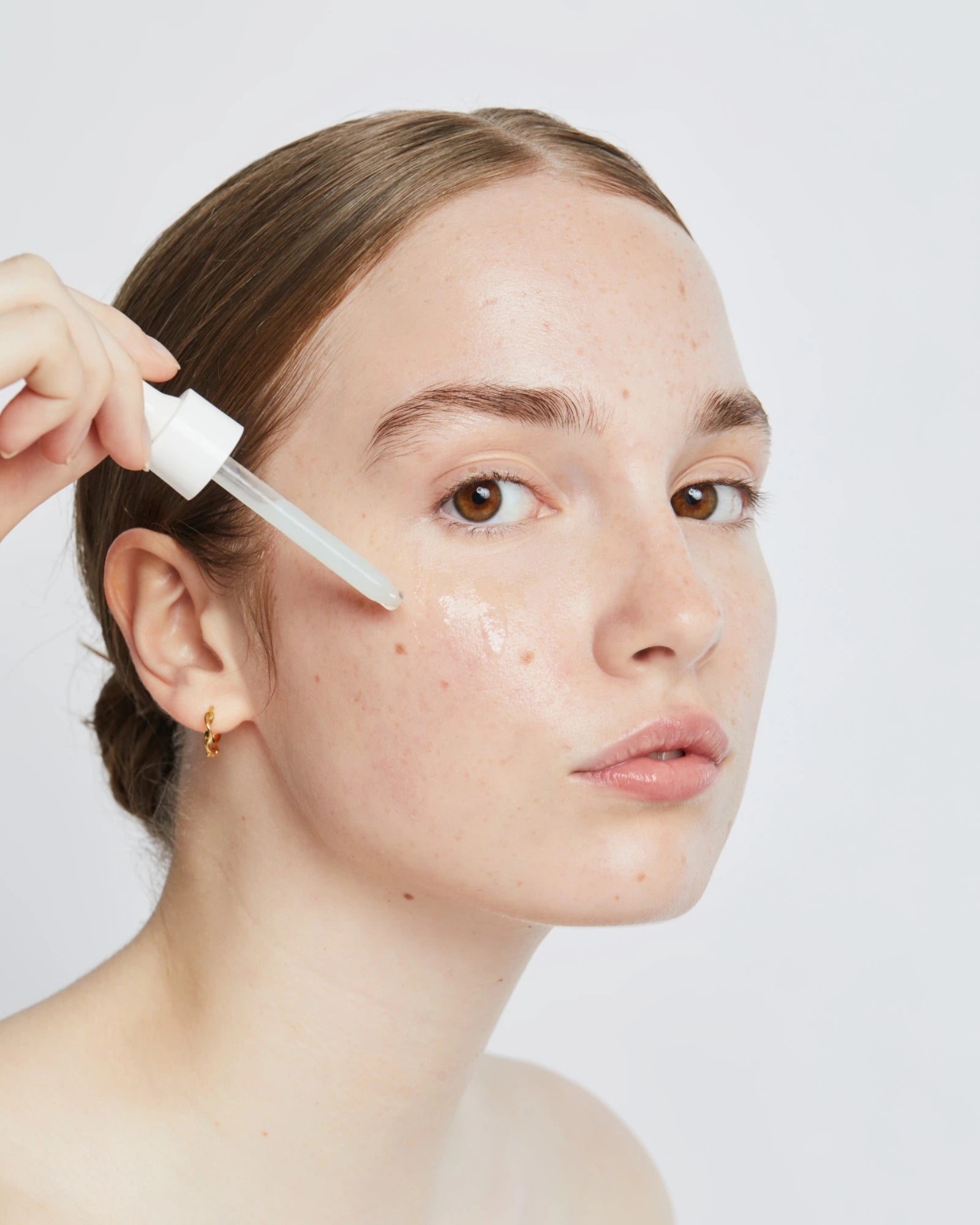 白茶植物视黄醇精华