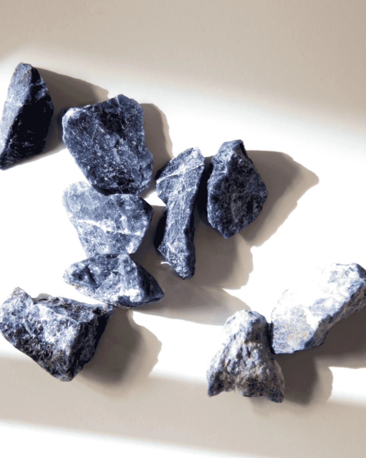 Crystal contour gua sha asul na sodalite