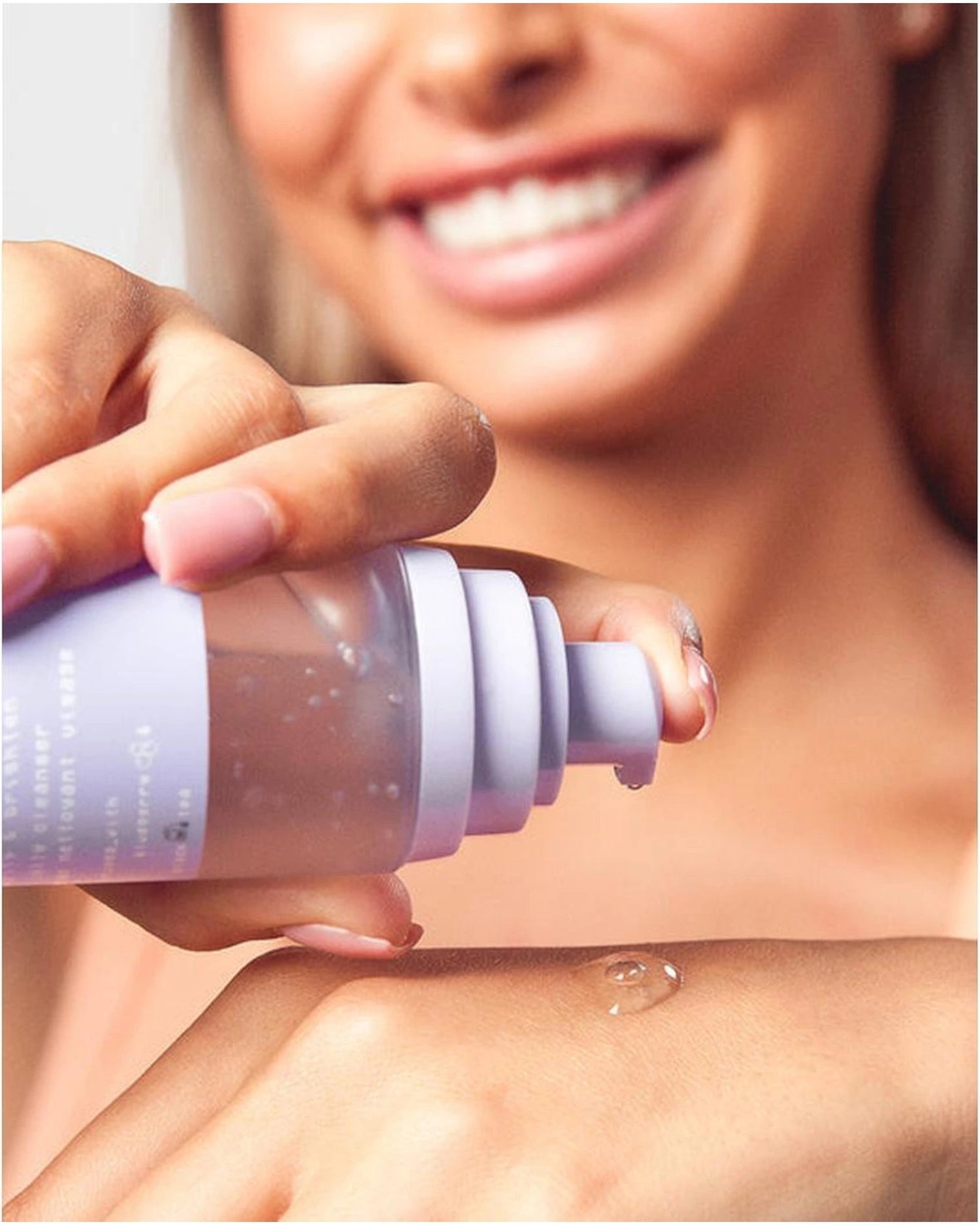 淨化亮膚凝膠潔面乳